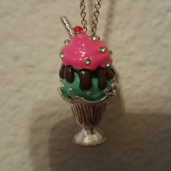 GIFT BOX INCLUDED!! Icecream Necklace - Picture 2 of 8